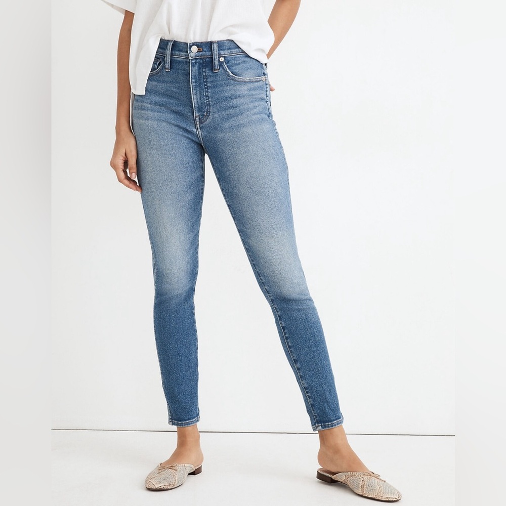 10" High-Rise Skinny Crop Jeans in Sheffield Wash